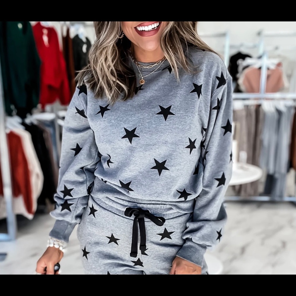 🎉HP x2!🎉 [Reflex] Heather Grey Sweatshirt w/ Stars